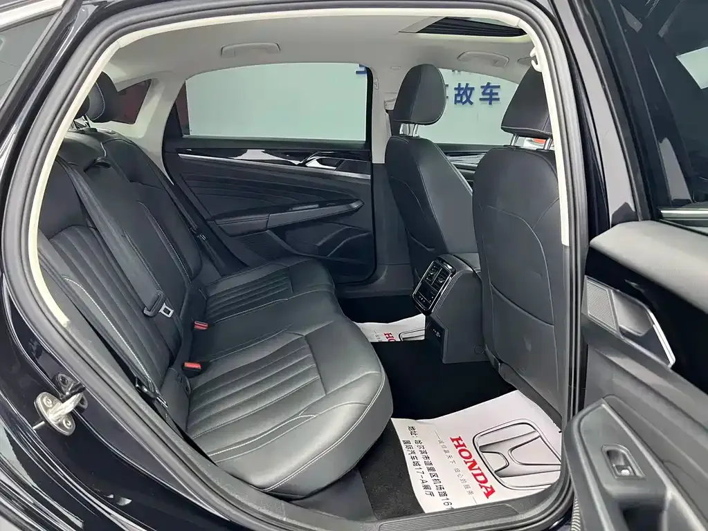 Volkswagen Passat — фото 10