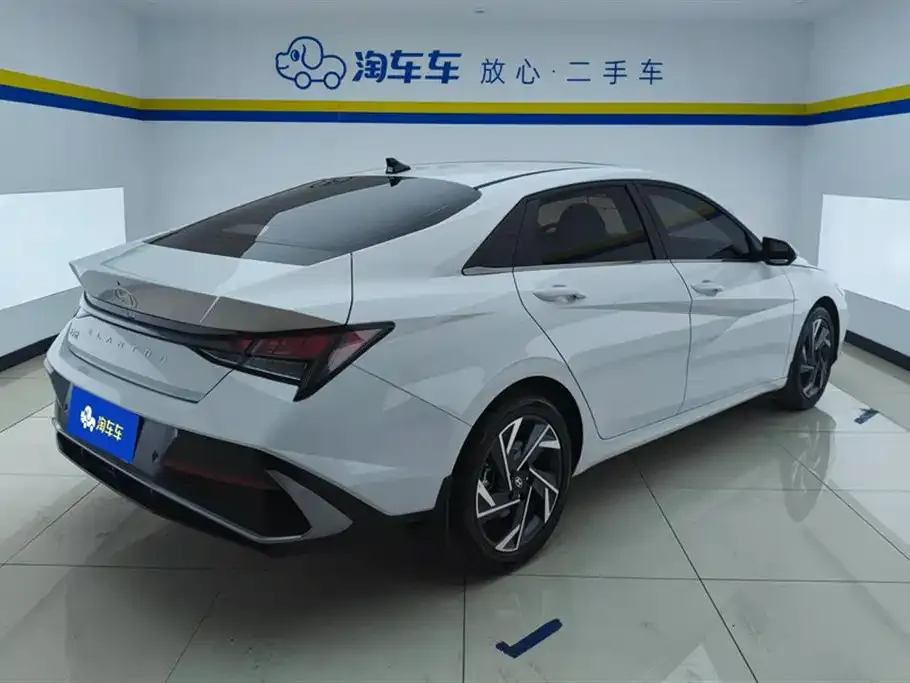Hyundai Elantra — фото 5