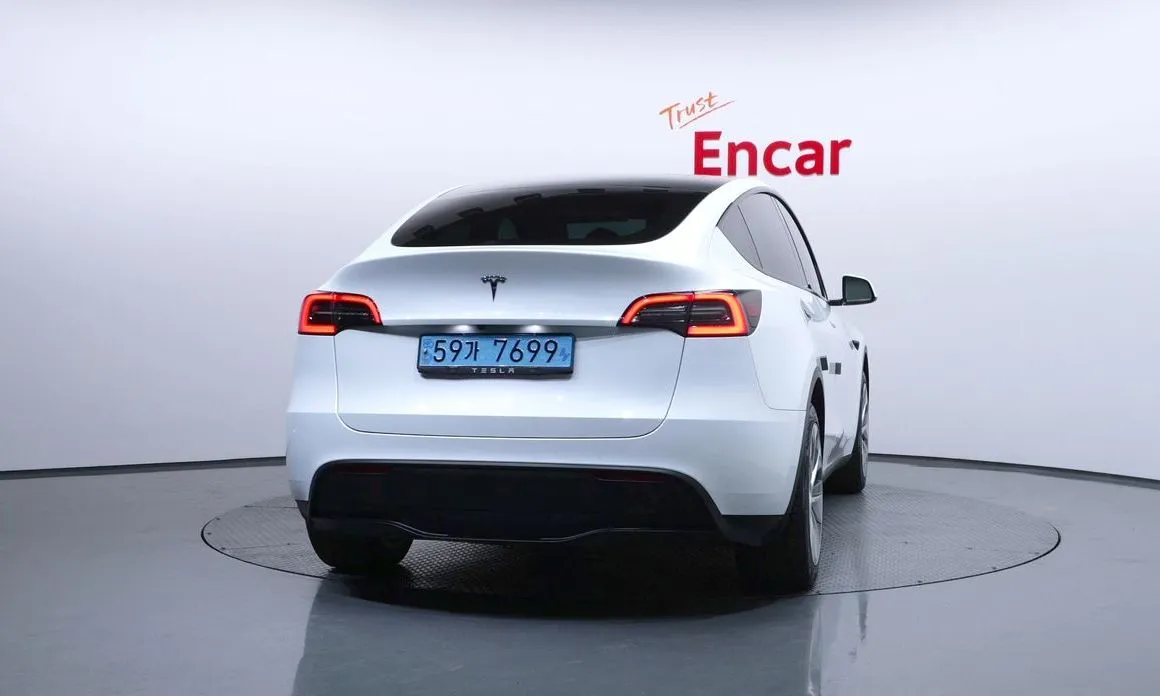Tesla Model Y — фото 8