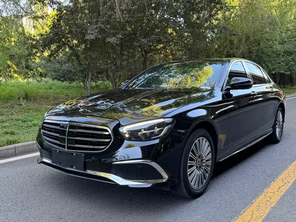 Mercedes-Benz E-Class — фото 1