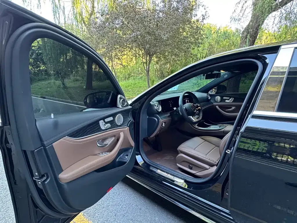 Mercedes-Benz E-Class — фото 3