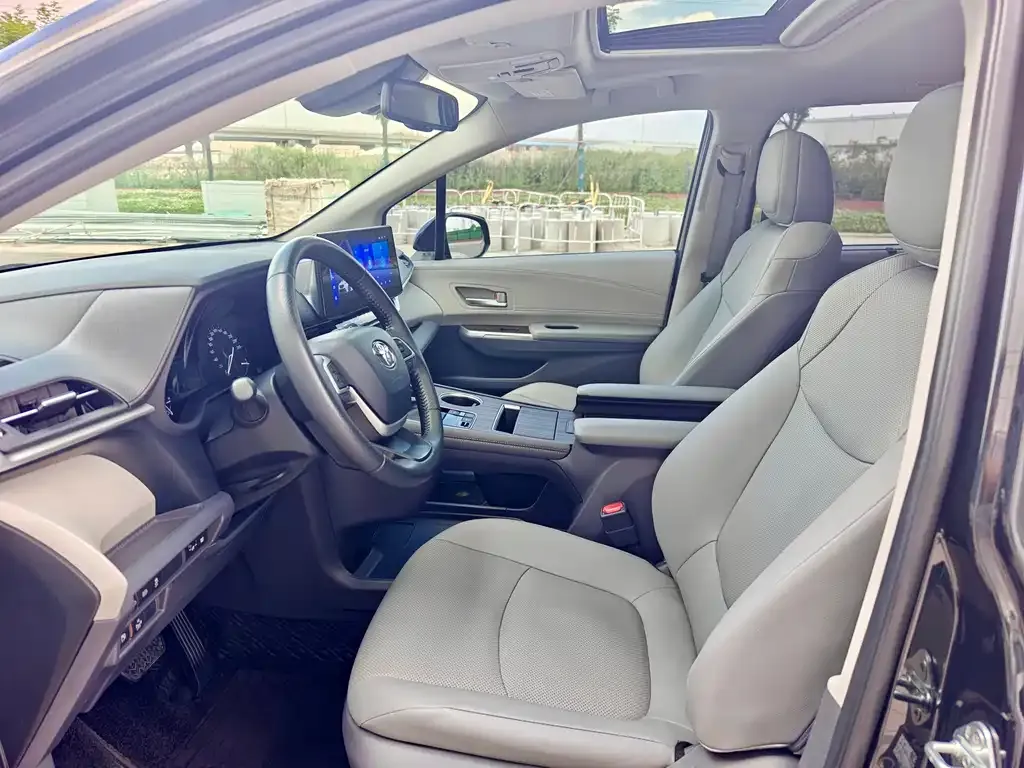 Toyota Sienna 2023 из CN, фото 8