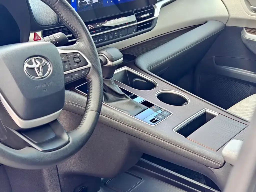 Toyota Sienna 2023 из CN, фото 3