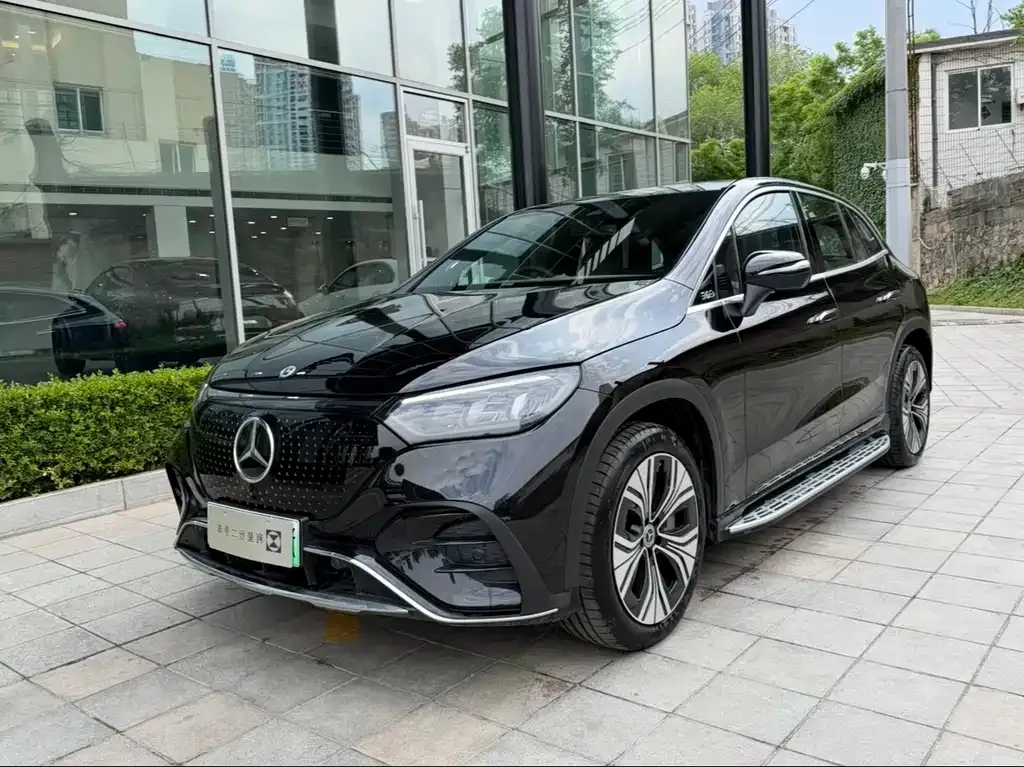 Mercedes-Benz EQE SUV — фото 1