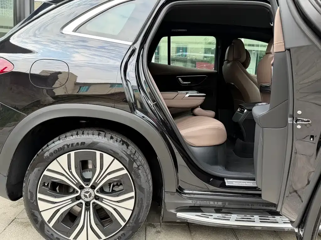 Mercedes-Benz EQE SUV — фото 4