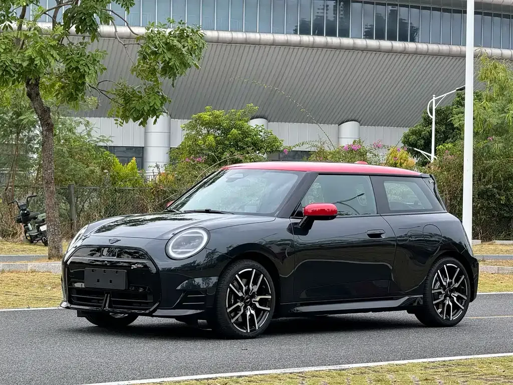 MINI Cooper EV — фото 1