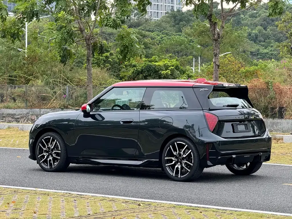 MINI Cooper EV — фото 10