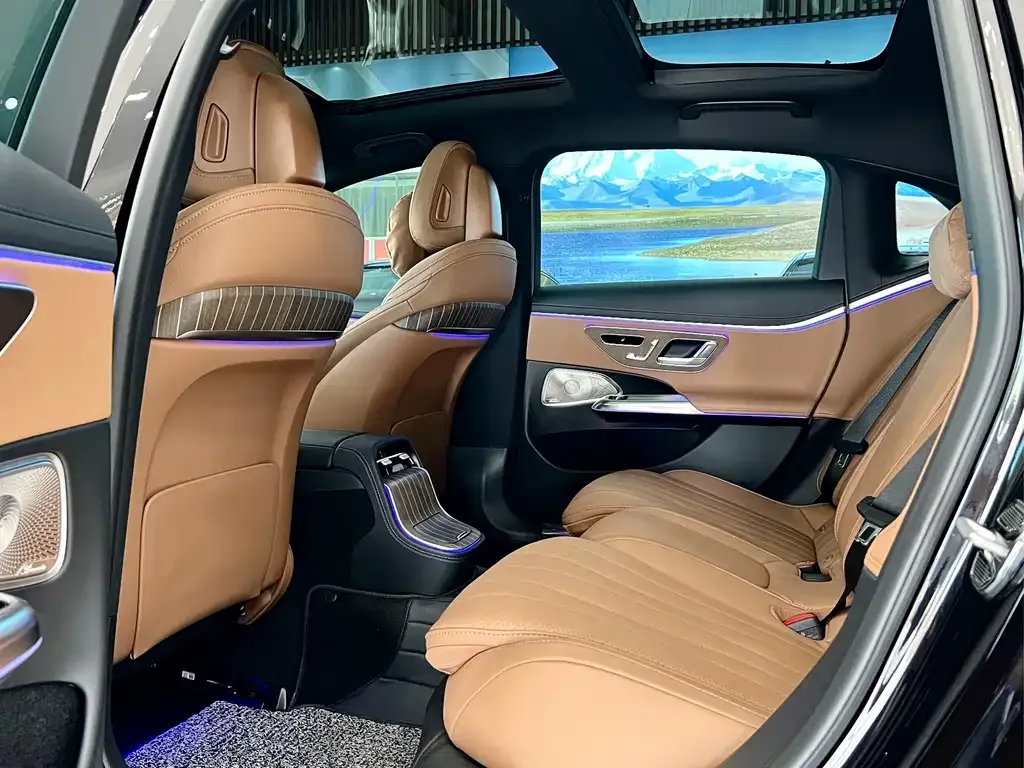 Mercedes-Benz E-Class — фото 8