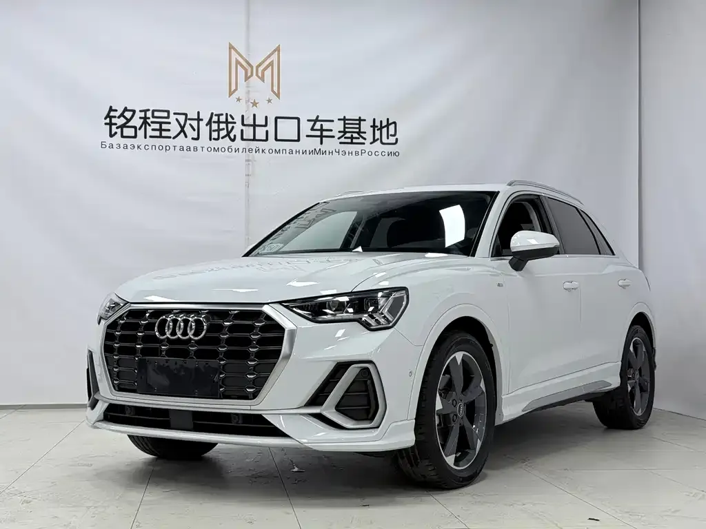 Audi Q3 — фото 1