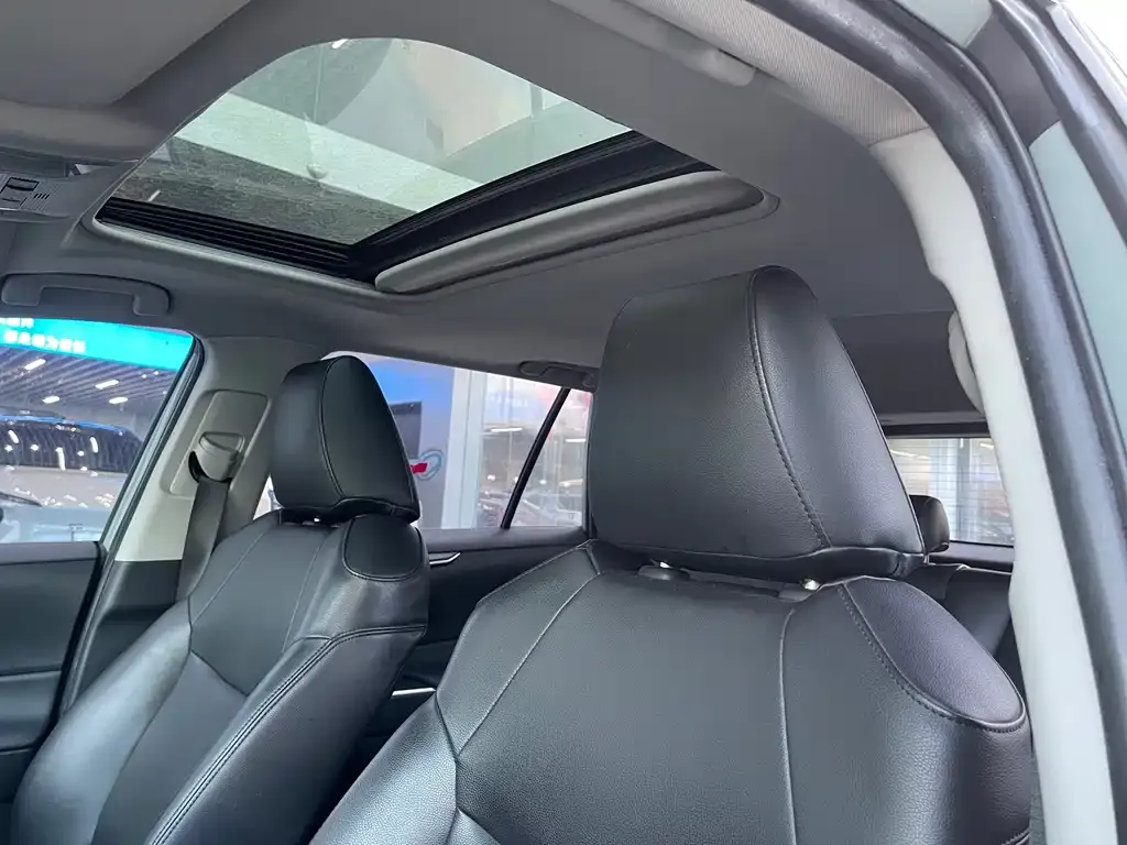 Toyota RAV4 — фото 2