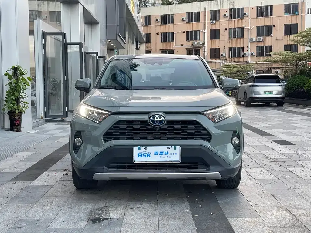 Toyota RAV4 — фото 3