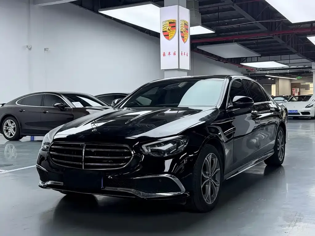Mercedes-Benz E-Class — фото 1