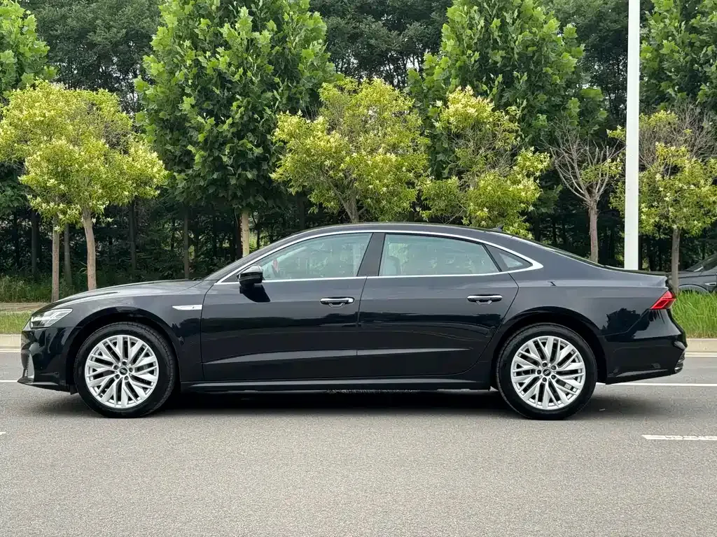 Audi A7L — фото 2