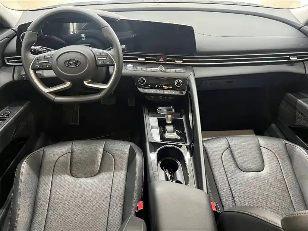 Hyundai Elantra — фото 10