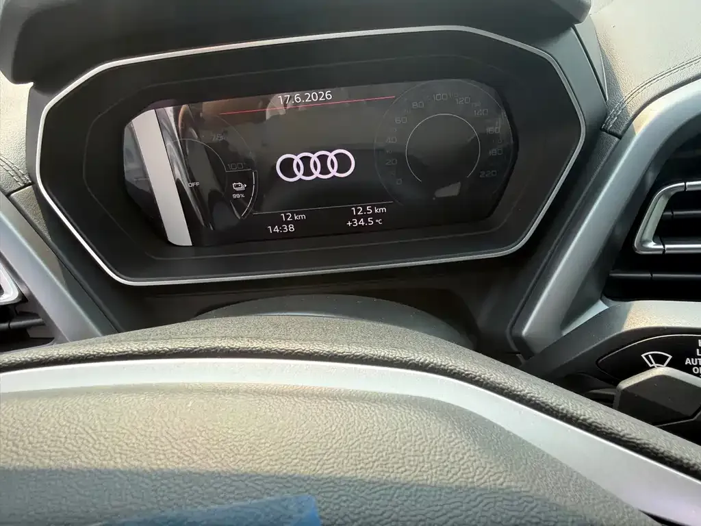 Audi Q4 e-tron — фото 4