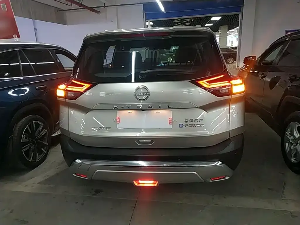 Nissan X-Trail — фото 10