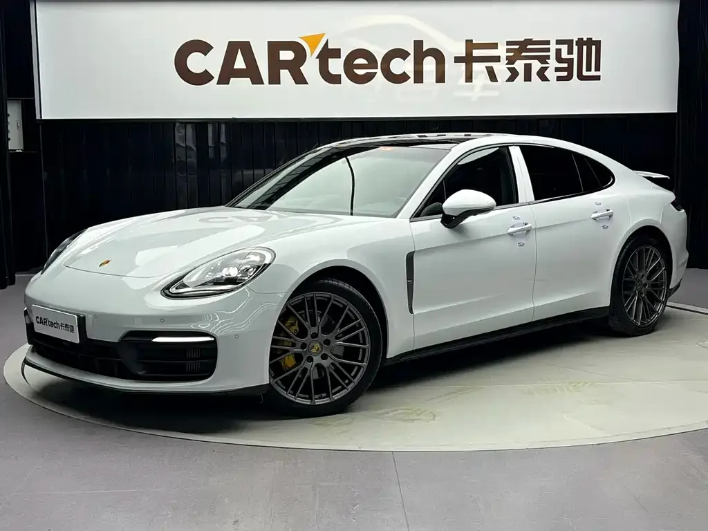 Porsche Panamera — фото 1