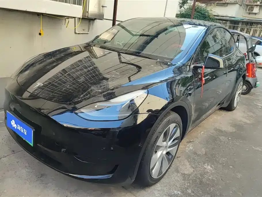 Tesla Model Y — фото 1