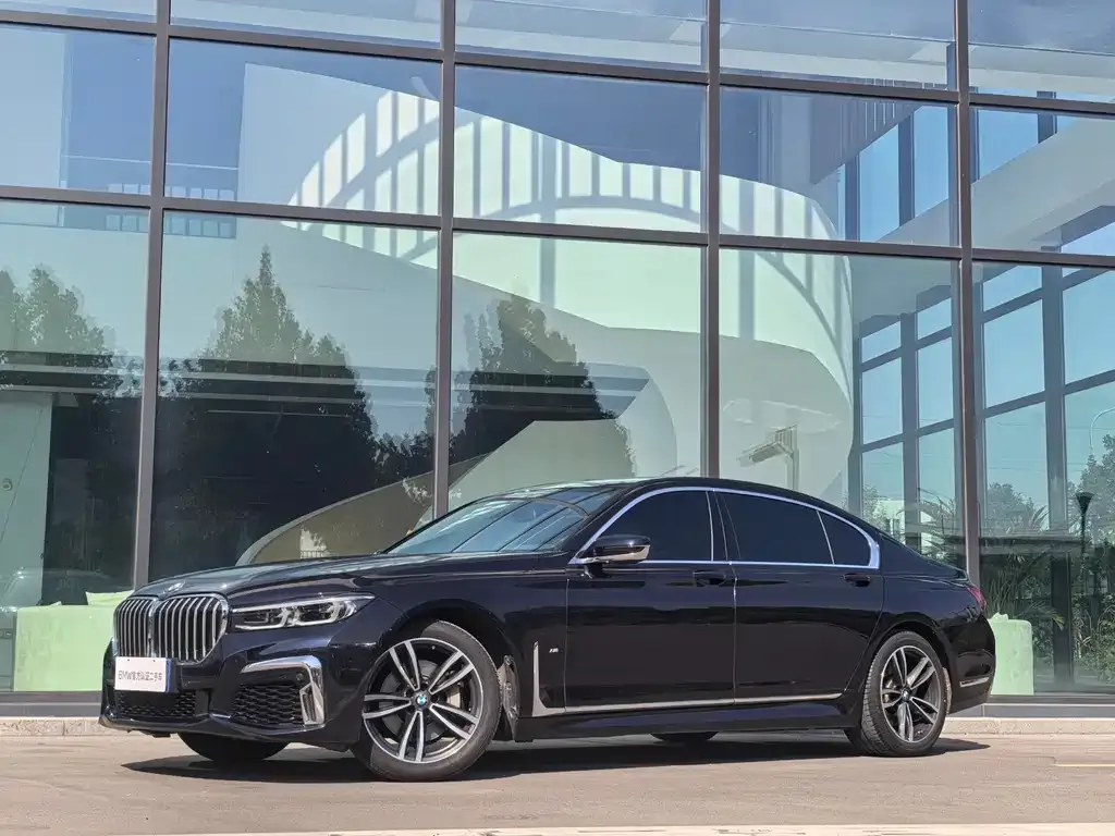 BMW 7 Series — фото 1