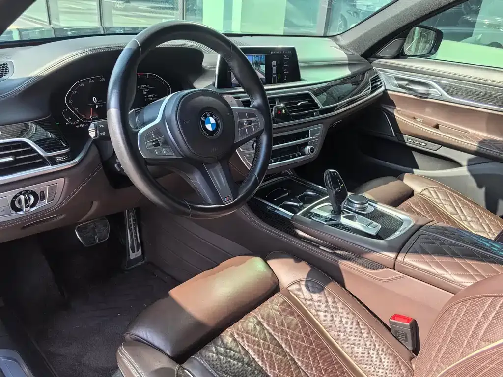 BMW 7 Series — фото 10