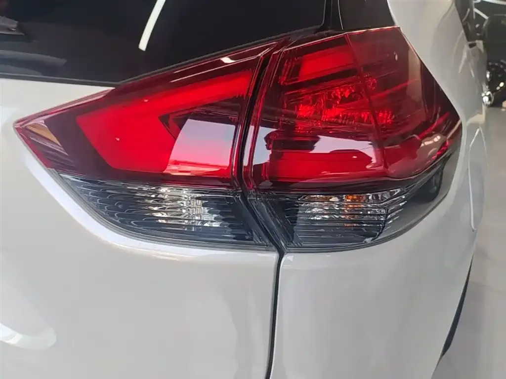 Nissan X-Trail — фото 4
