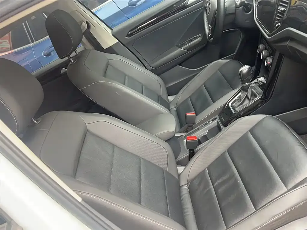 Volkswagen T-Roc 2023 из CN, фото 2
