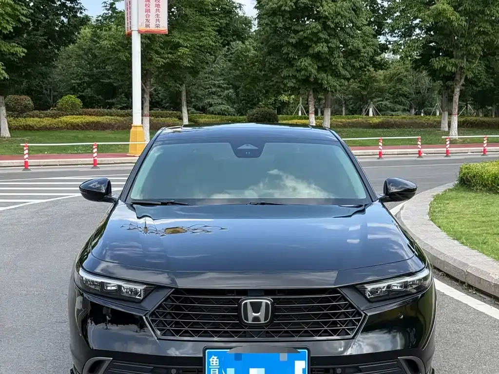 Honda Accord — фото 1