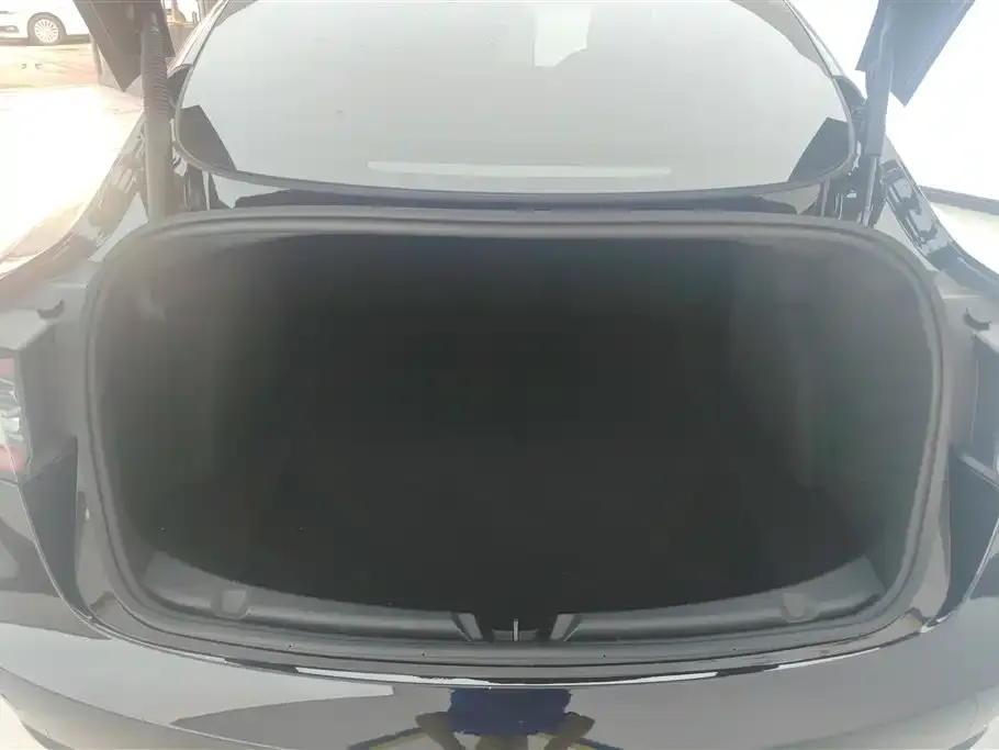 Tesla Model 3 — фото 10