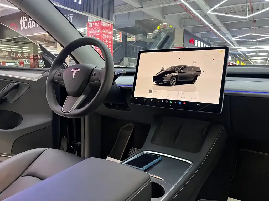 Tesla Model Y — фото 2