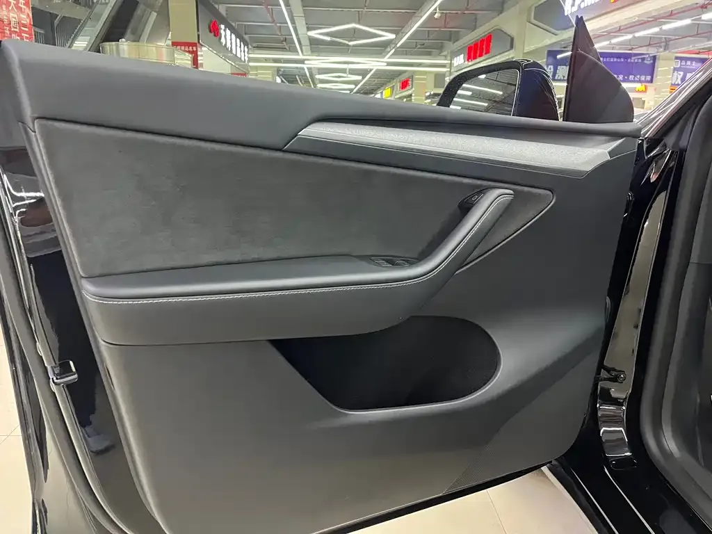 Tesla Model Y — фото 5
