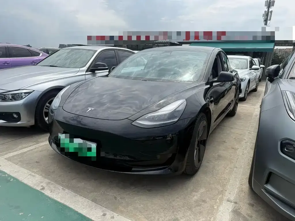 Tesla Model 3 — фото 1