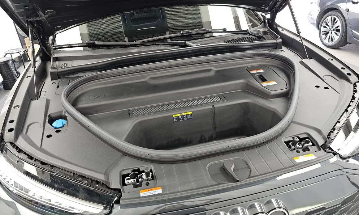 Audi Q6 e-tron 2025 из KR, фото 10