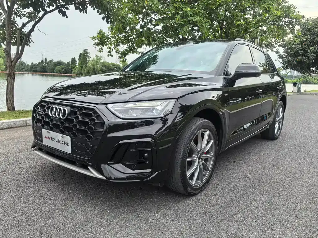 Audi Q5L — фото 1