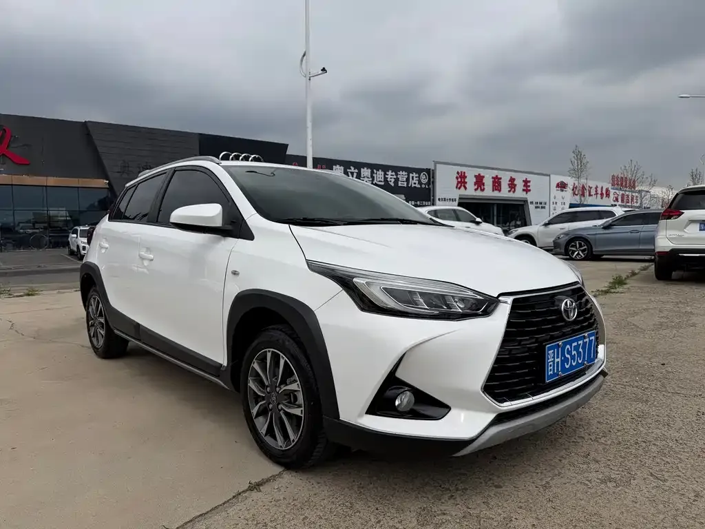 Toyota Yaris L — фото 4