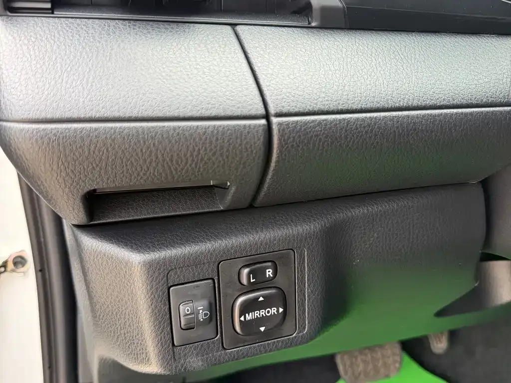 Toyota Yaris L — фото 6
