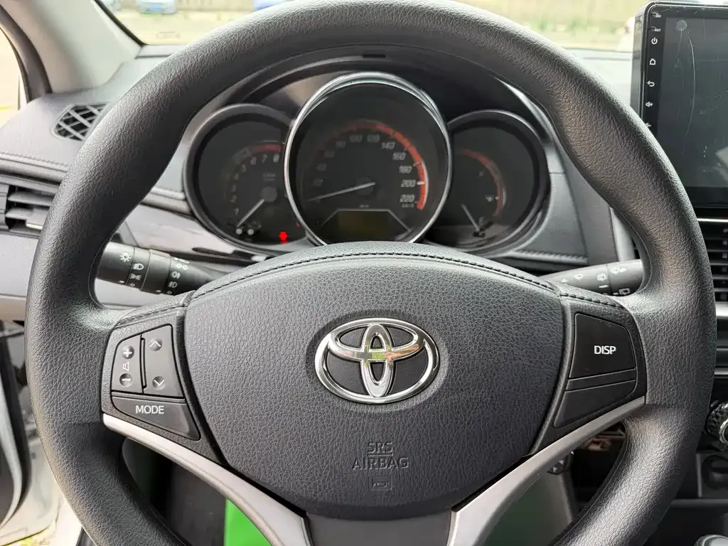 Toyota Yaris L — фото 9