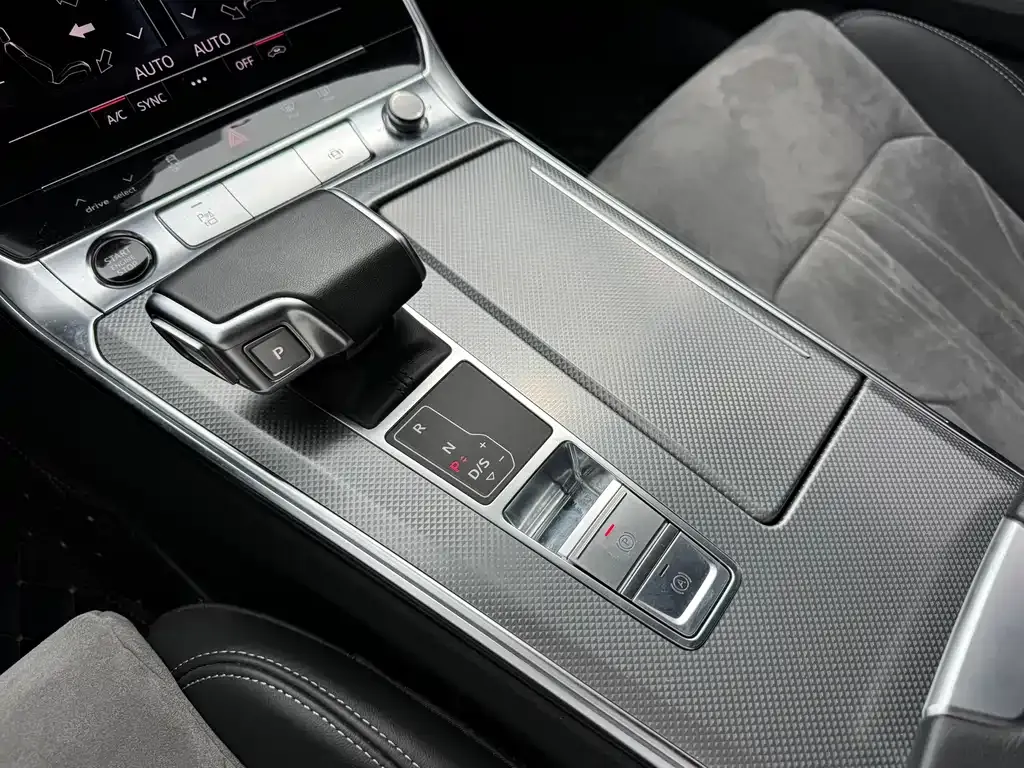 Audi A6L — фото 9