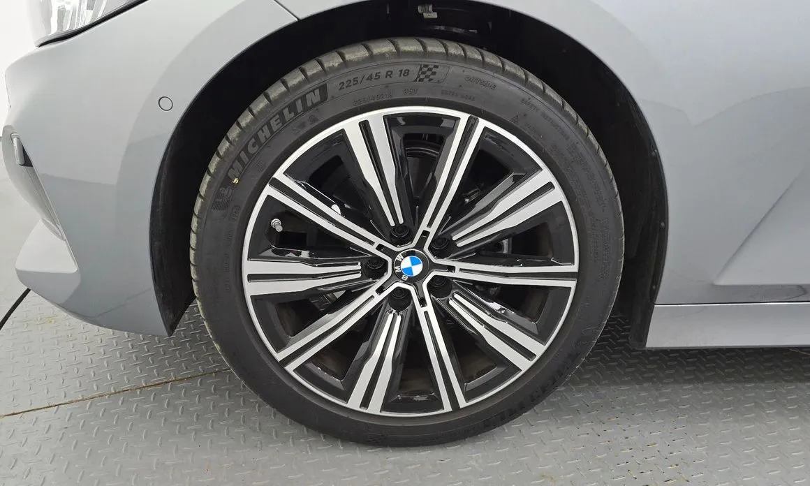 BMW 3-Series 2025 из KR, фото 8