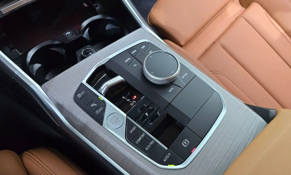 BMW 3-Series 2025 из KR, фото 10
