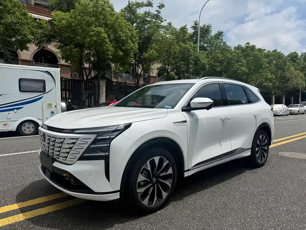 Changan CS75PLUS — фото 1