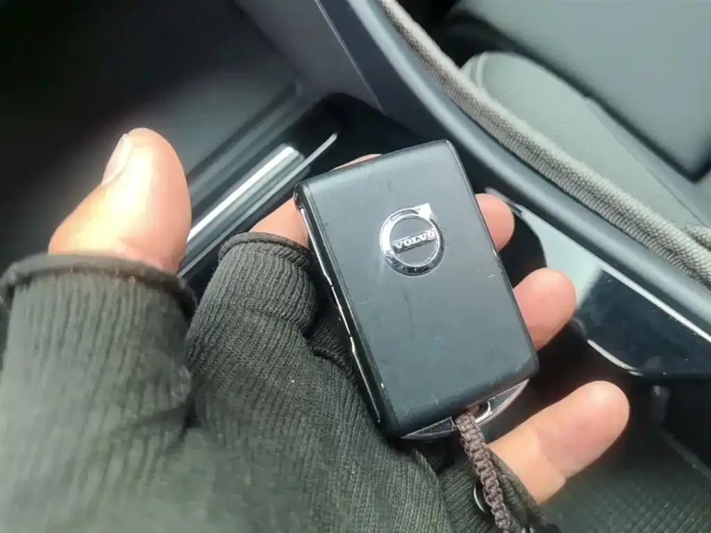 Volvo XC40 2023 из CN, фото 3
