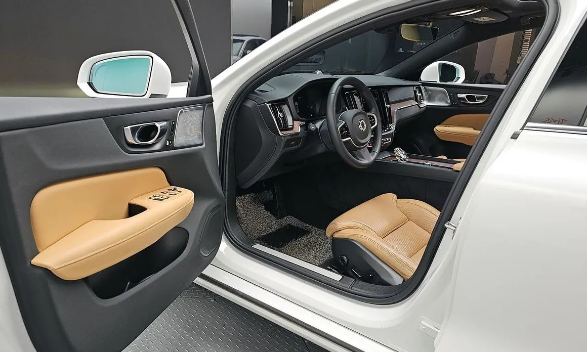 Volvo S60 2023 из KR, фото 7
