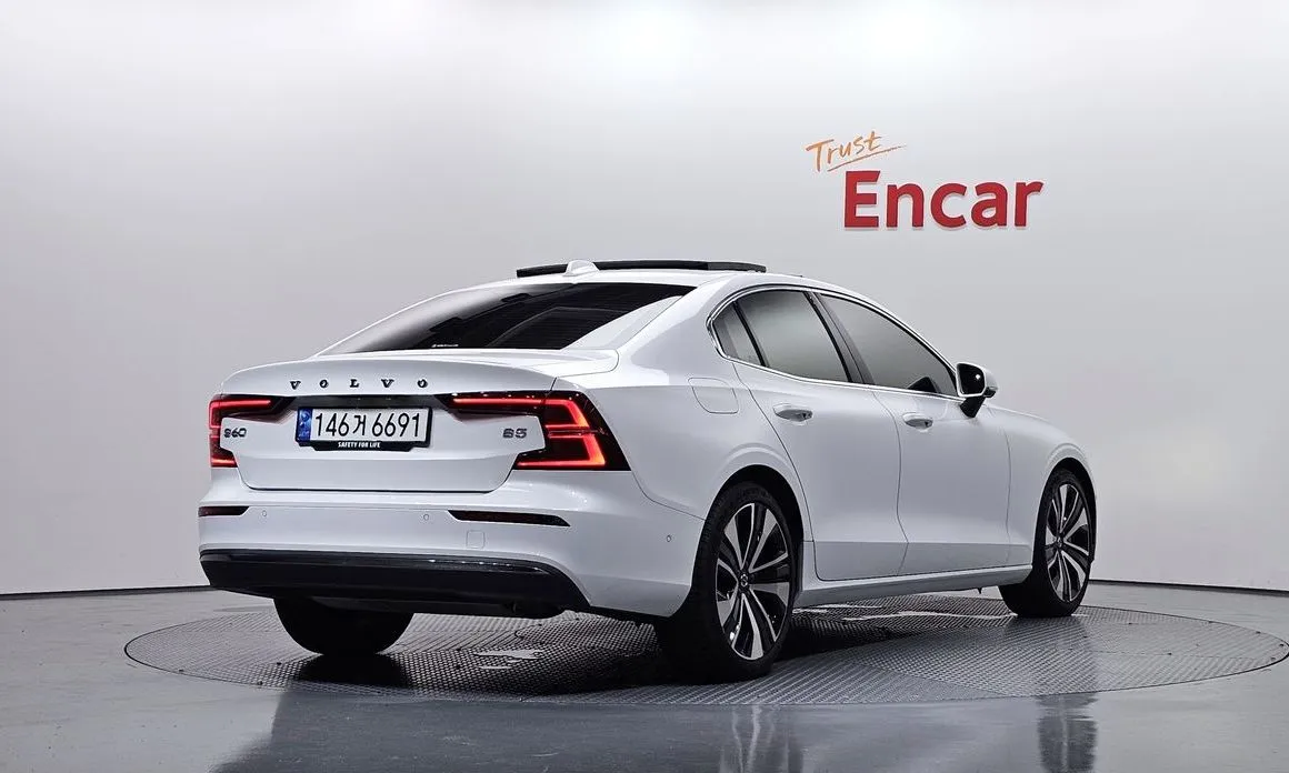 Volvo S60 2023 из KR, фото 2