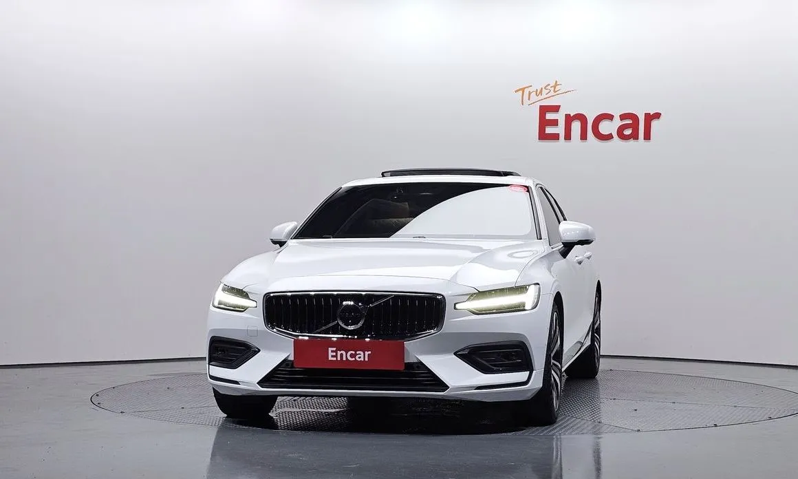 Volvo S60 2023 из KR, фото 4
