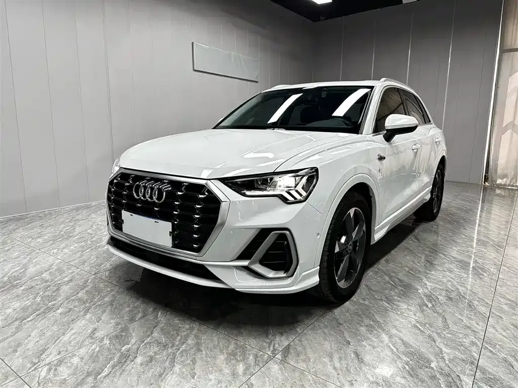 Audi Q3 — фото 1