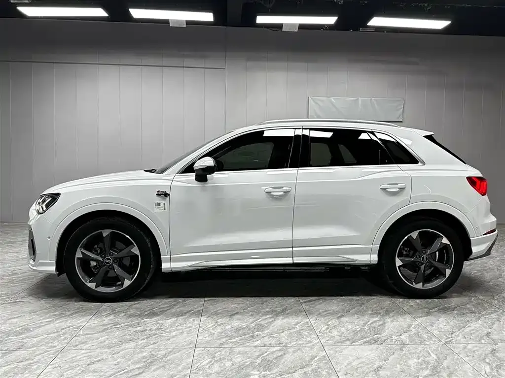 Audi Q3 — фото 10