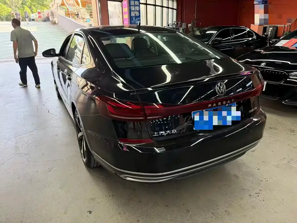 Volkswagen Passat — фото 7