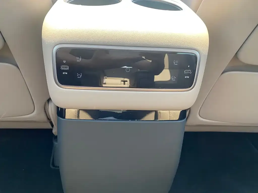 Li Auto MEGA — фото 3