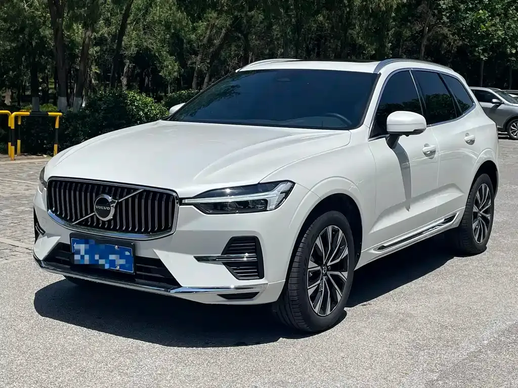 Volvo XC60 — фото 1