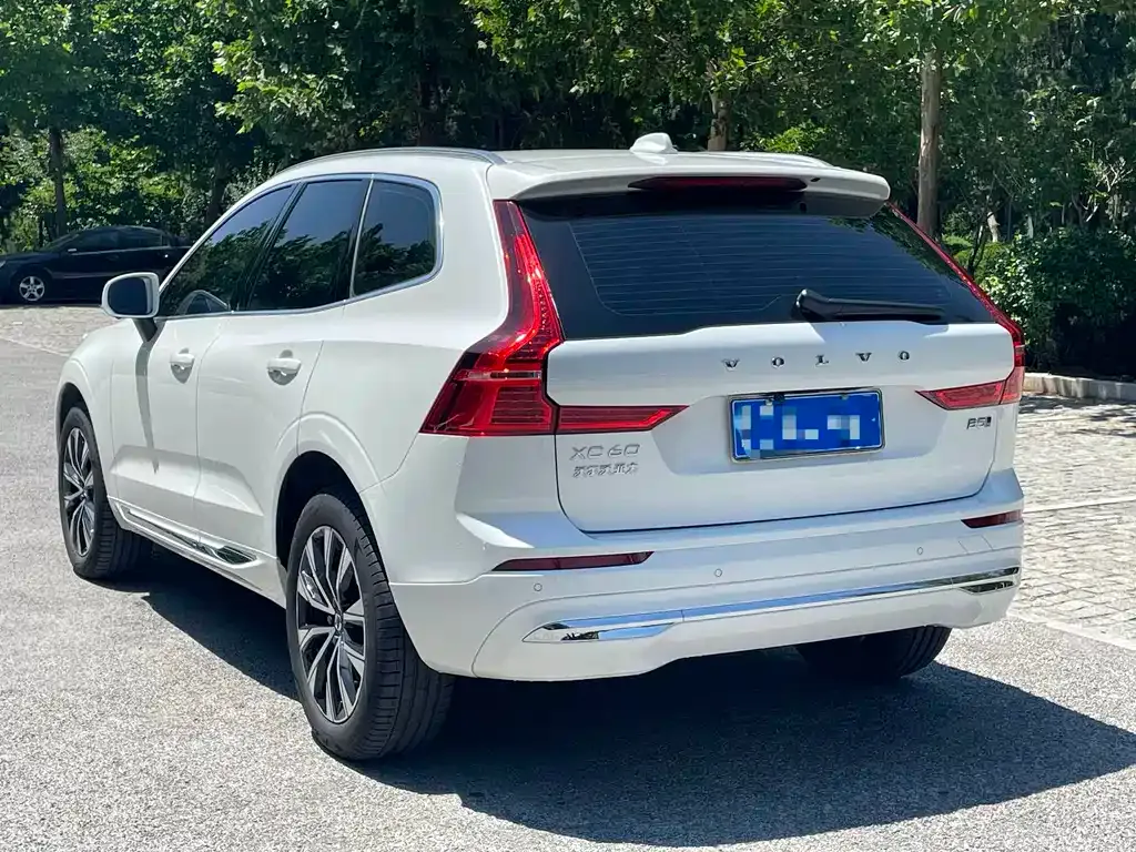 Volvo XC60 — фото 3